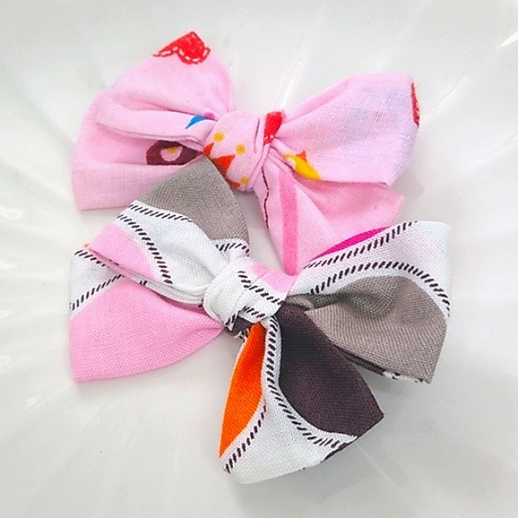 Dog Hair Bows - Set of 2 Bows for Pets with clip - Picture 3 of 6